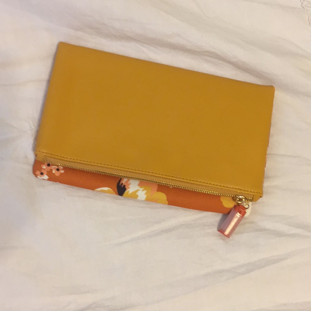 Floral clutch